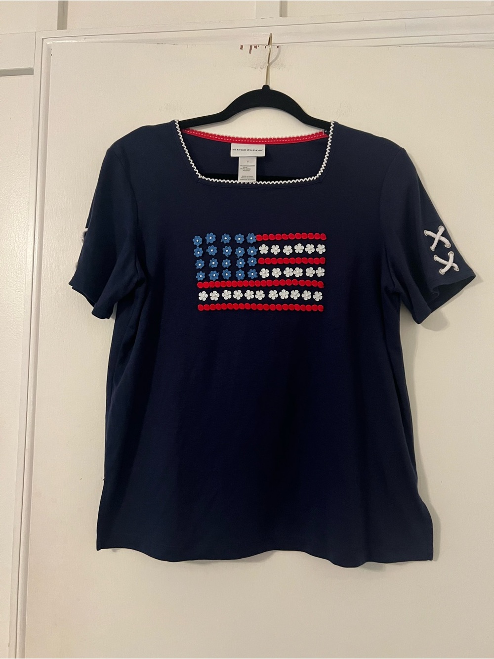 Alfred Dunner Navy Short-Sleeve Flag Flower Tee size S (A210)